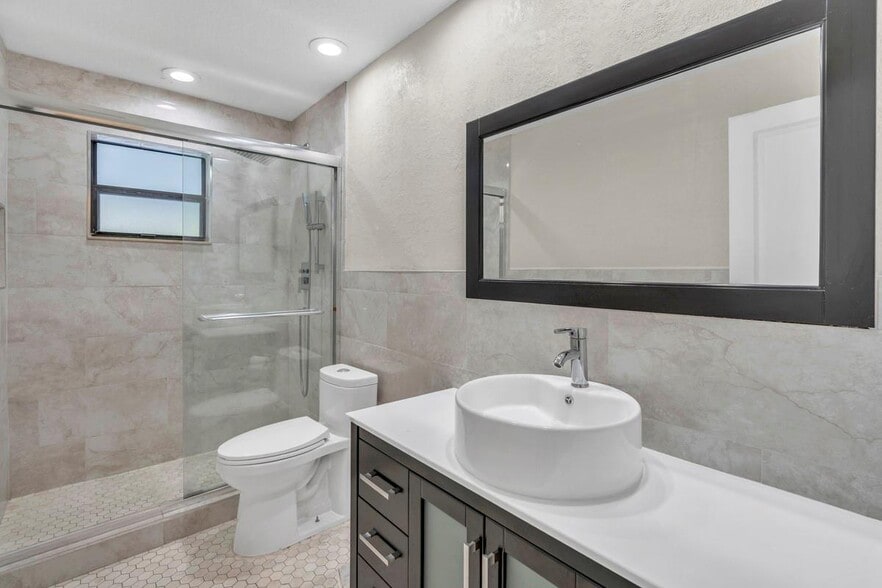 Building Photo - 290 NW 65th Ave