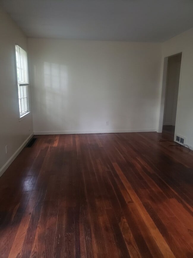 Building Photo - 3BR House Near Lakeside Park