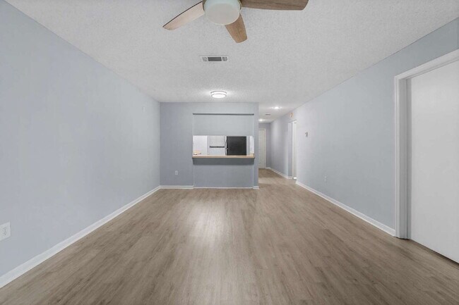 Building Photo - Freshly Updated 2BR Condo with Private Balcony, Community Pool, & In-Unit Laundry