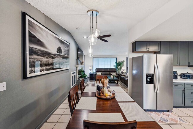 Building Photo - GORGEOUS 3 Bedroom (+BONUS ROOM!) 2 Bath Home with RV/Boat storage near beaches and shopping!