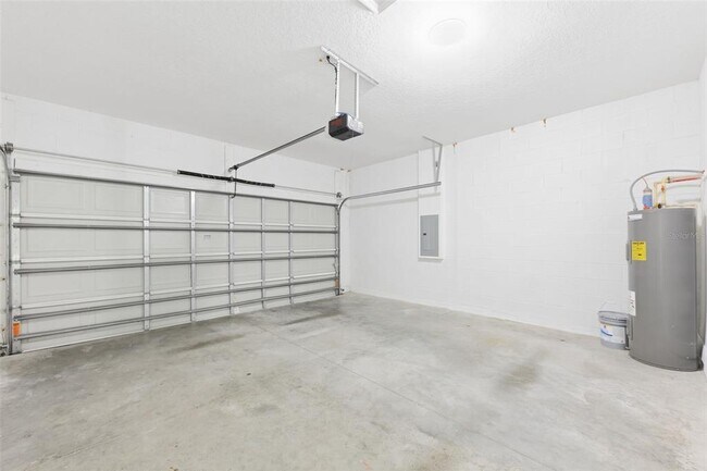 Building Photo - 304 Begonia Ct