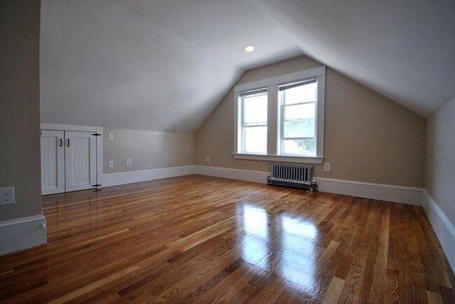 Building Photo - RENOVATED 4 BED/2 BATH IN BRIGHTON'S OAK SQUARE FOR 9/1 ~ WATER INCLUDED