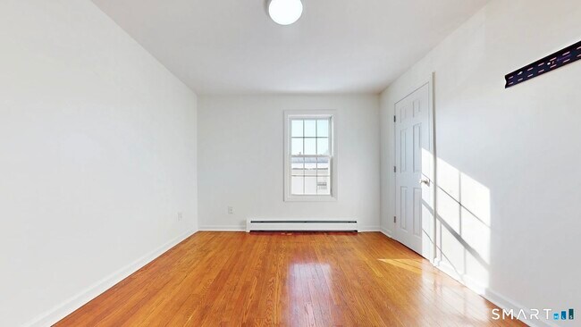 Building Photo - 108 Adams St