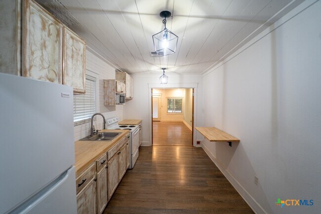 Building Photo - 1006 W North St