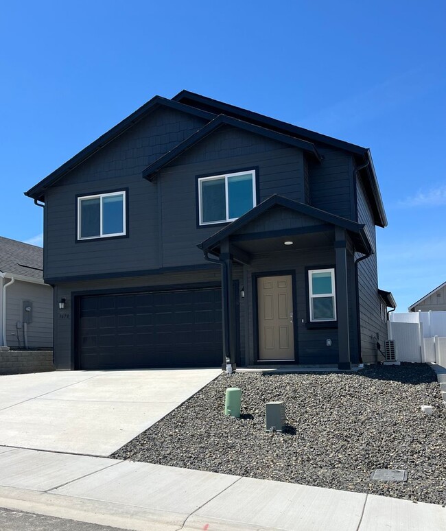 Building Photo - Brand new 3 bedroom/2.5 bathroom ready for move in