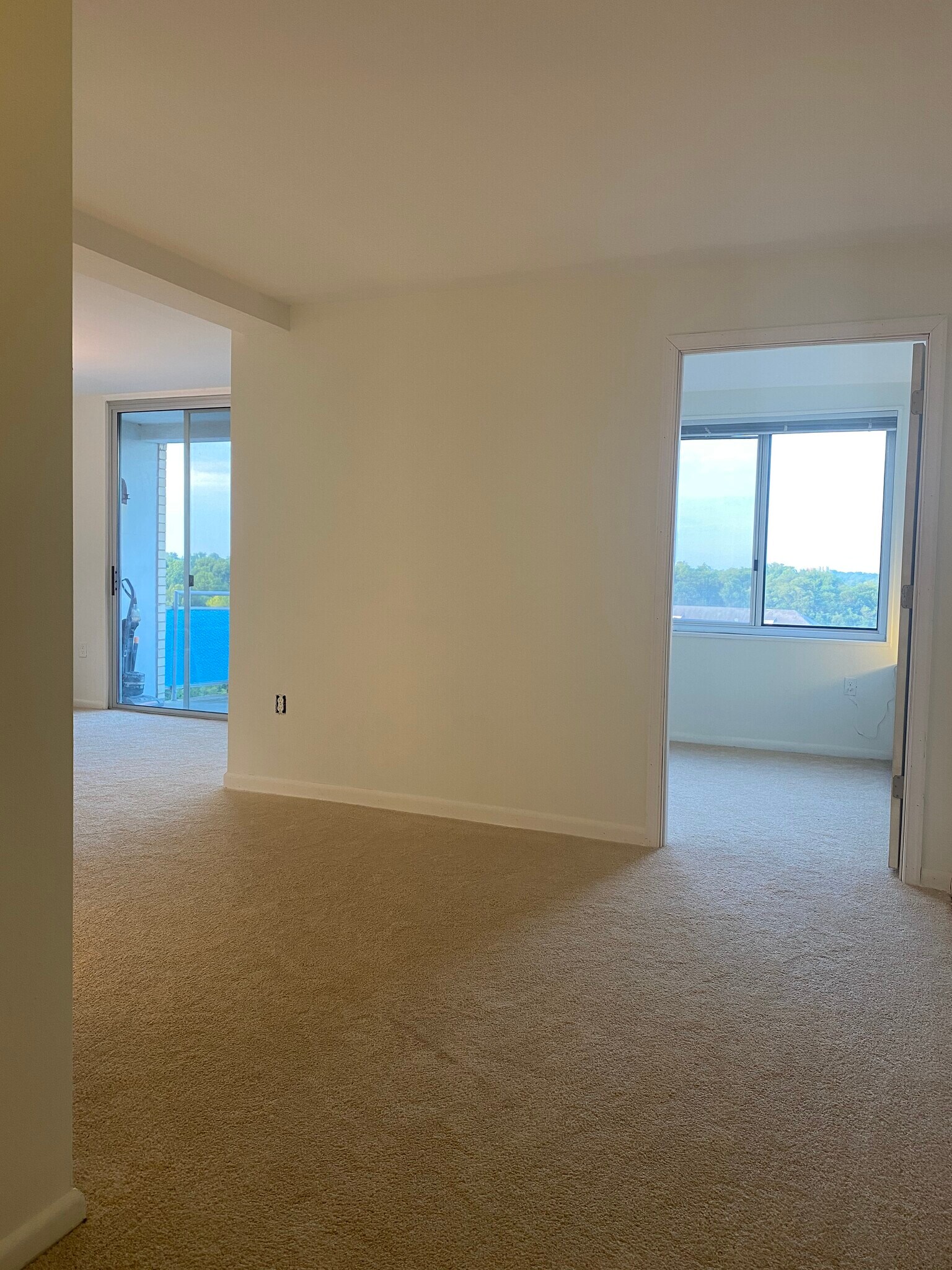 Building Photo - 10201 Grosvenor Pl