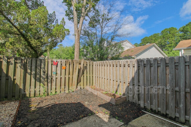 Building Photo - 803 Reserve Way