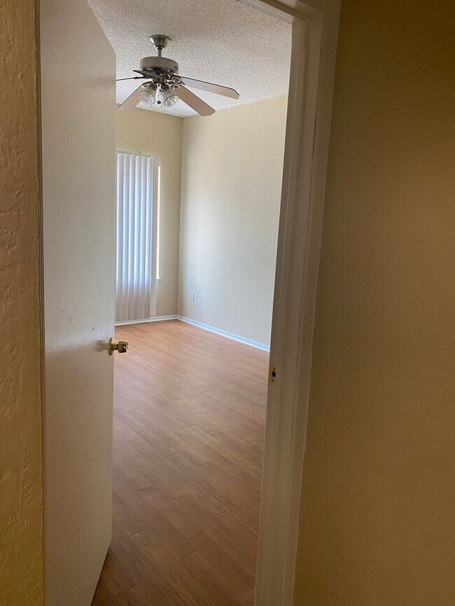 Building Photo - K242 - Croix #219