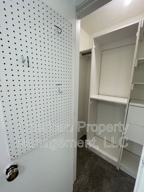 Building Photo - 1704 W 62nd St S