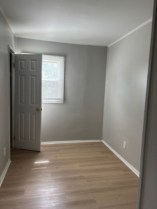 Building Photo - 903 S 45th St