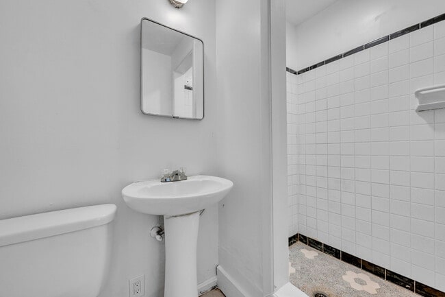 Building Photo - 204 3rd Ave