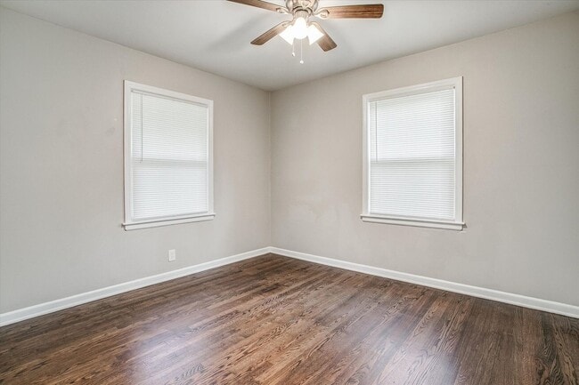 Building Photo - Your Cozy Kansas City Retreat Awaits – Wit...