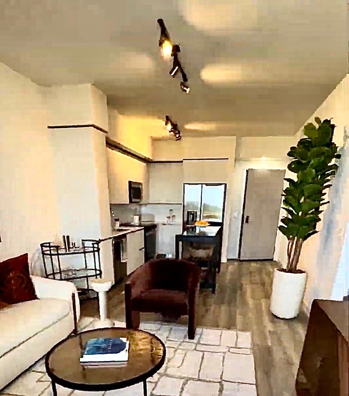 Building Photo - 722 NW 2nd Ave