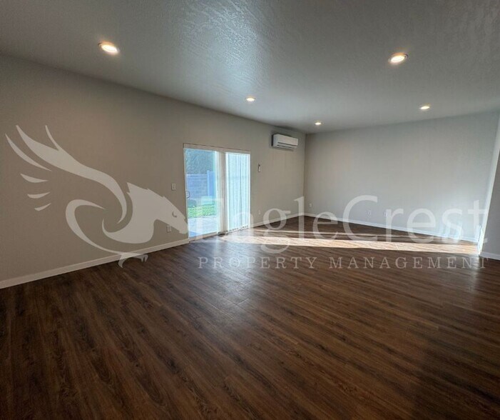 Building Photo - Herbert PL