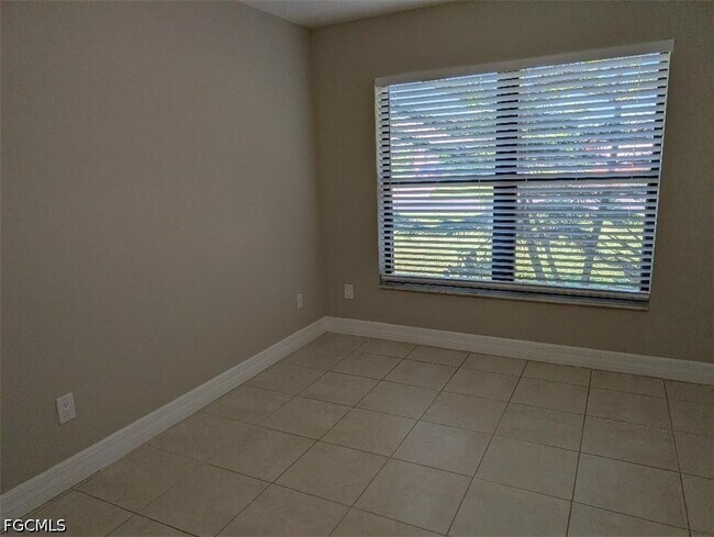 Building Photo - 4405 SW 8th Ct