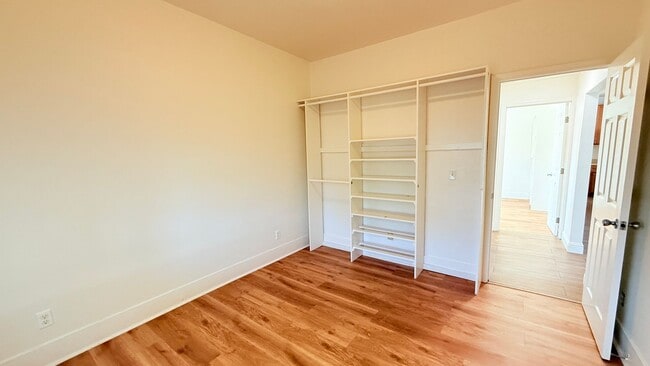 Building Photo - 496 Meek Ave