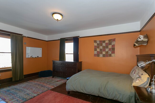 Bedroom - 718 NE Dekum St