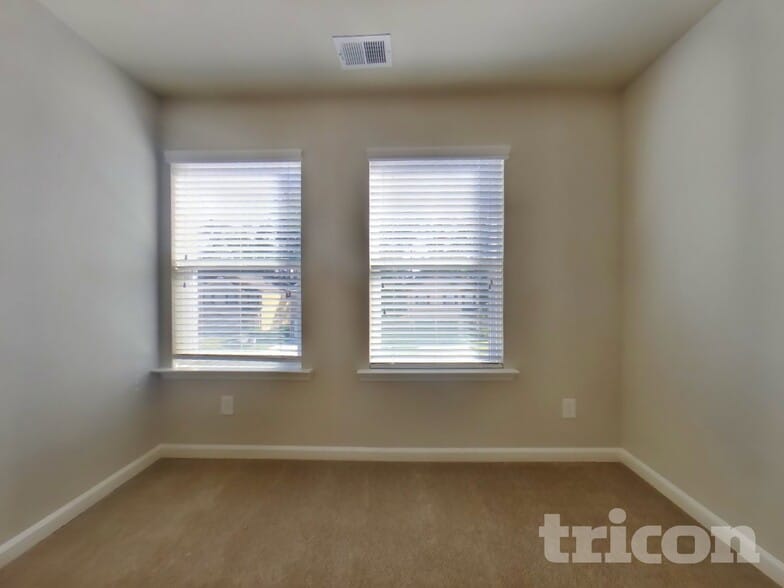 Building Photo - 2314 Shady Dr