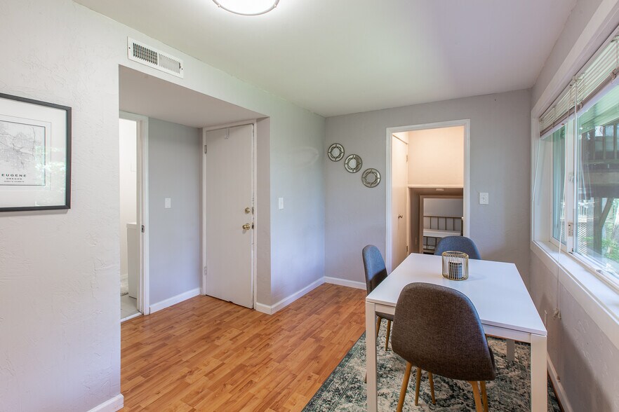 Building Photo - 2401 Birch Ln