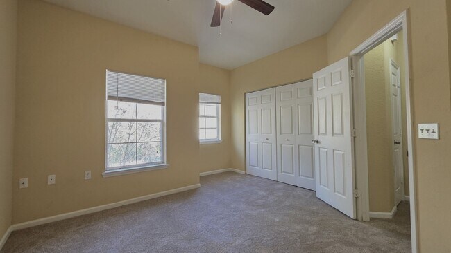 Building Photo - FOR RENT, 2 bedroom 2.5 bathroom townhouse