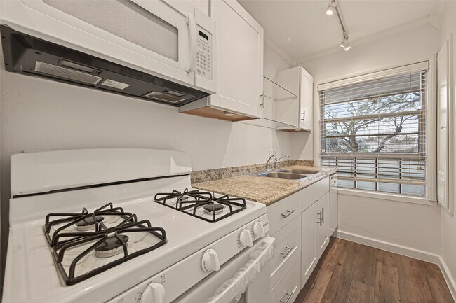 Building Photo - 2021 Southgate Blvd