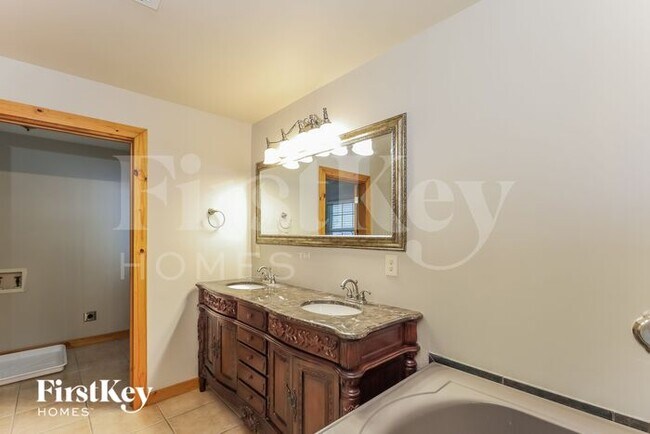 Building Photo - 3896 Chattahoochee Dr