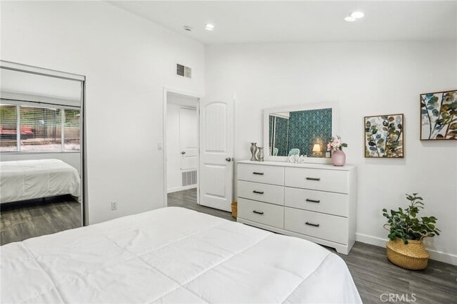 Building Photo - 5633 Rawlings Ave