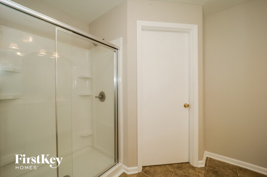 Building Photo - 2706 Northampton Dr