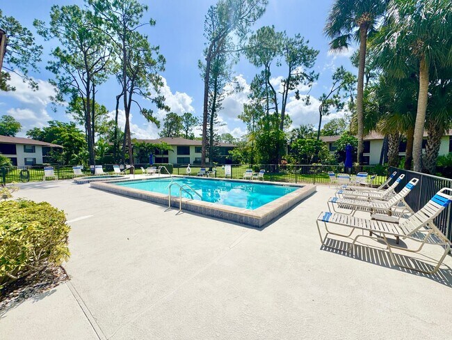 Building Photo - ** KINGS LAKE ** 2 BED / 2 BATH - CONDO - ...