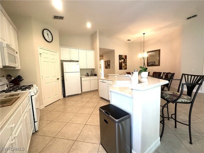 Building Photo - 1634 Tarpon Bay Dr S