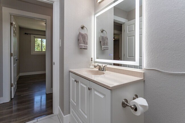 Building Photo - Charming 3BR Home with Updated Amenities &...