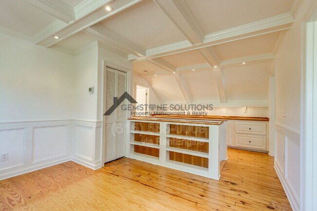 Building Photo - 502 32nd Ave S