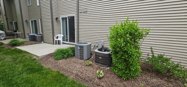 Building Photo - 988 Butter Creek Ct
