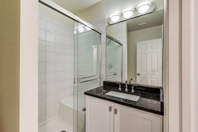 Building Photo - 107 W 59th St