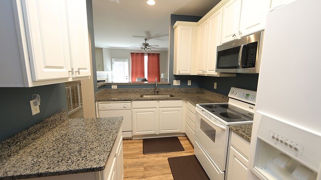 Building Photo - Cozy 2-Bedroom NW Raleigh Townhome just of...