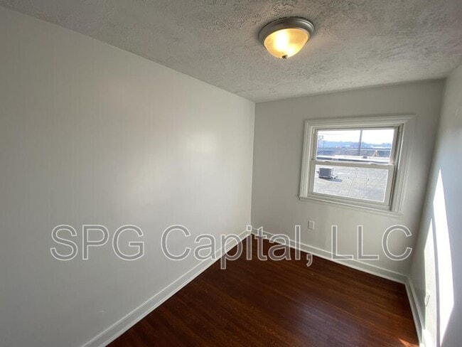 Building Photo - 2529 Derry St