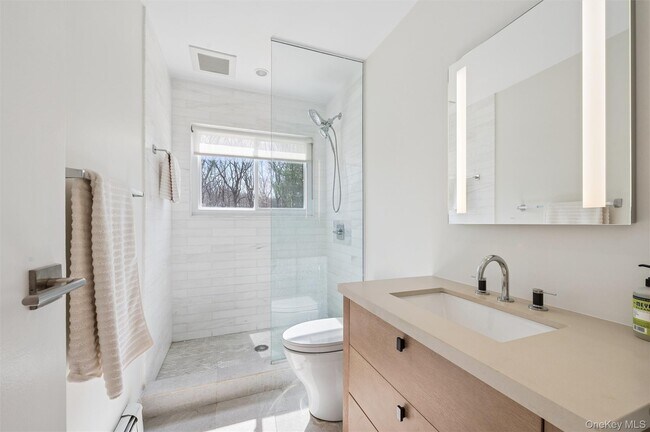 Building Photo - 14 Old Trail Rd