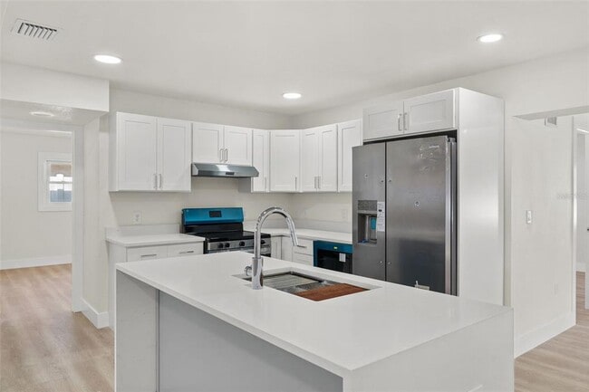 Building Photo - 2352 Lorena Ln