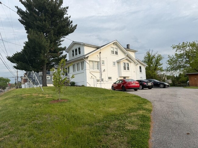 Building Photo - 1300 North Ave