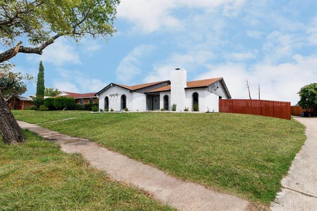 Building Photo - 3002 Rockett Dr