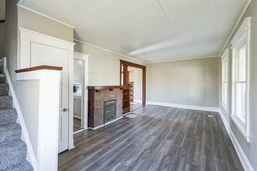 Building Photo - 1573 Jermain Dr