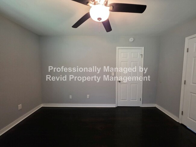 Building Photo - 3 Bed 1.5 Bathroom Home!!!!