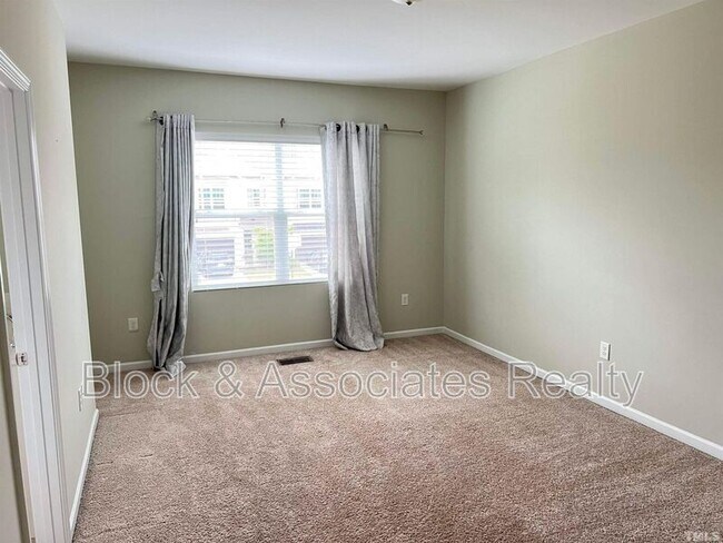 Building Photo - 228 Traphill Dr