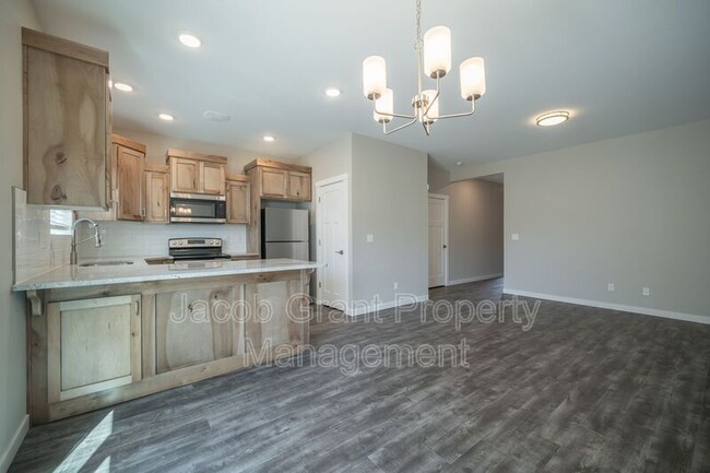 Building Photo - 1801 Jennie Lee Dr
