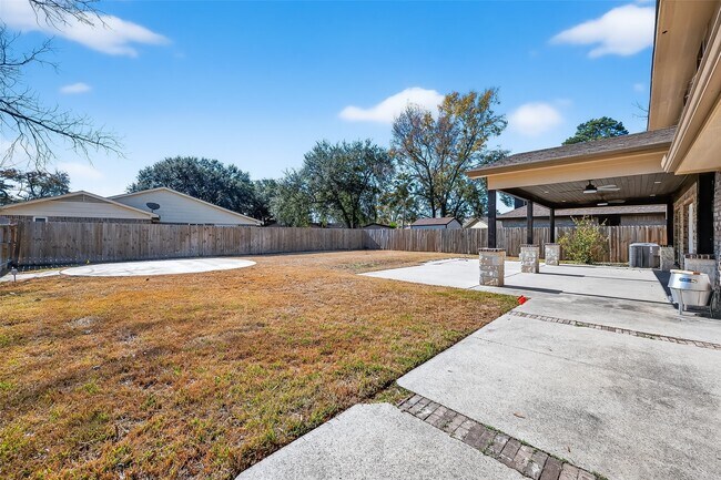 Building Photo - 17634 Huntersglen Cir