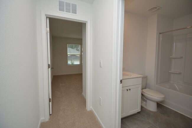 Building Photo - 344 Redbud Rd