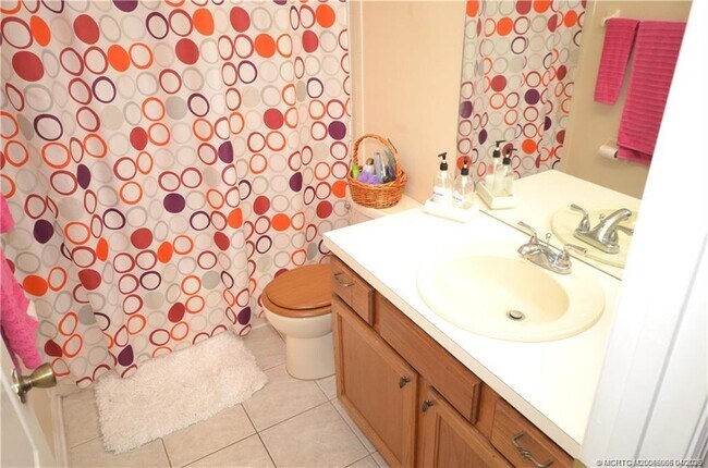 Building Photo - 753 NW Waterlily Pl