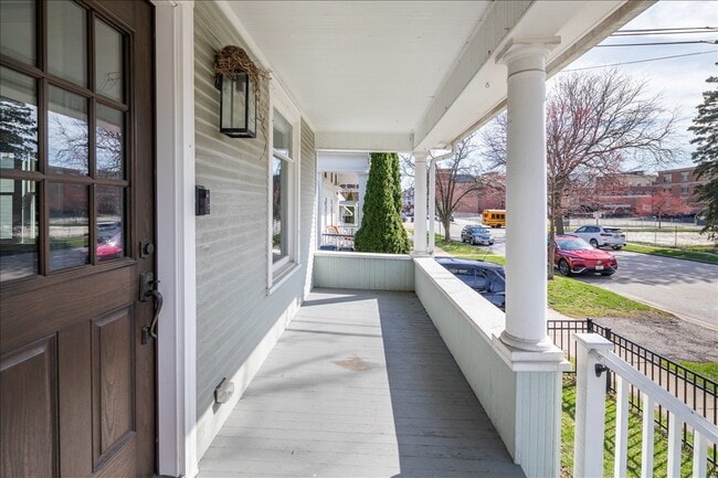 Building Photo - 18 N Main St