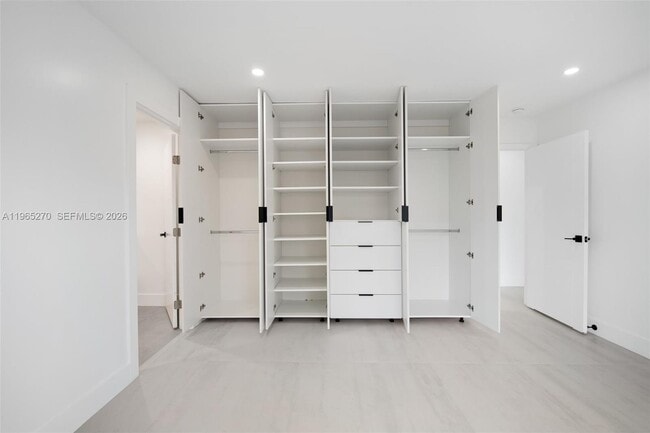 Building Photo - 3668 SW 26th St