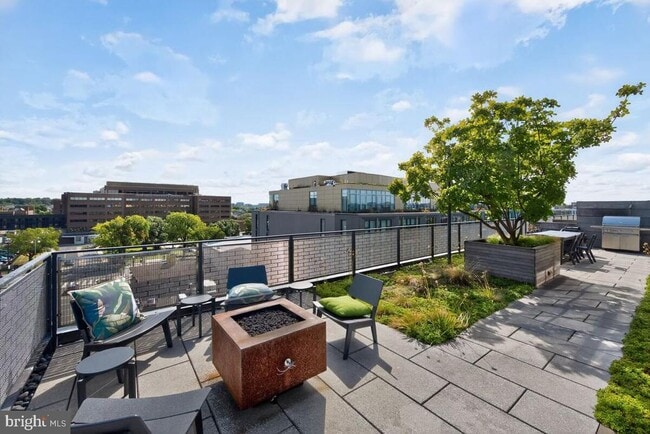 Building Photo - 2030 8th St NW